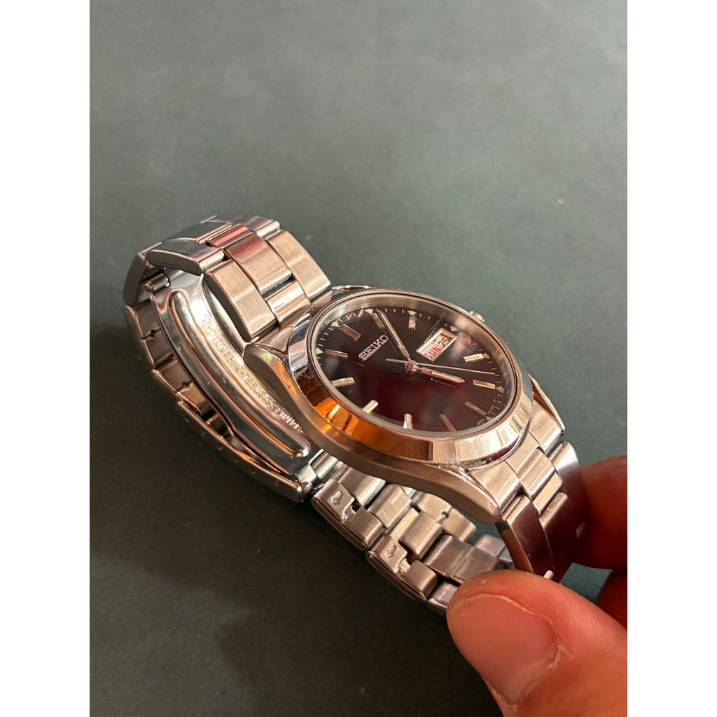 Vintage Seiko 7N43-9070 Quartz Day-Date Black Dial Men’s Watch Japan