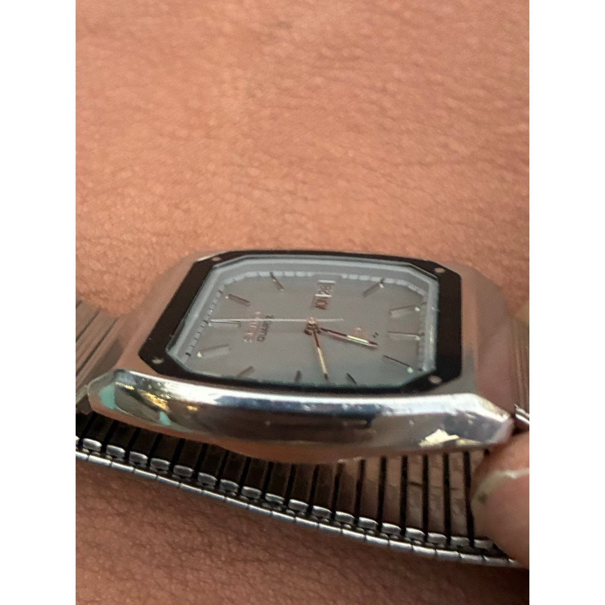 Vintage 1982 Seiko SQ 6923-5000 TV Case Quartz Watch OEM Crystal